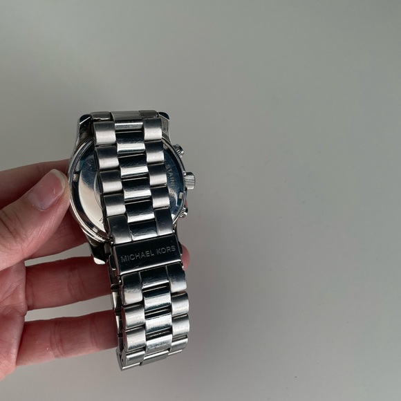 Mickael kors runway silver watch - Picture 4 of 4